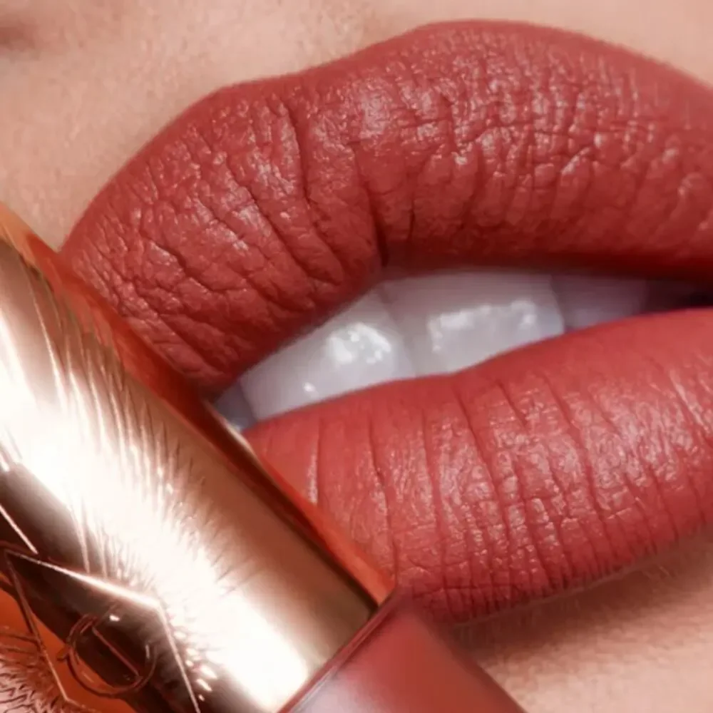 Charlotte Tilbury $37 Airbrush Flawless Lip Blur in Walk of No Shame NIB
